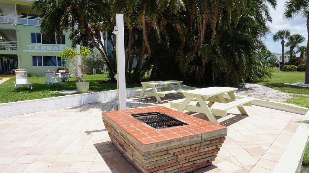 Tropic Terrace Of Treasure Island Hotel St. Pete Beach Exterior foto