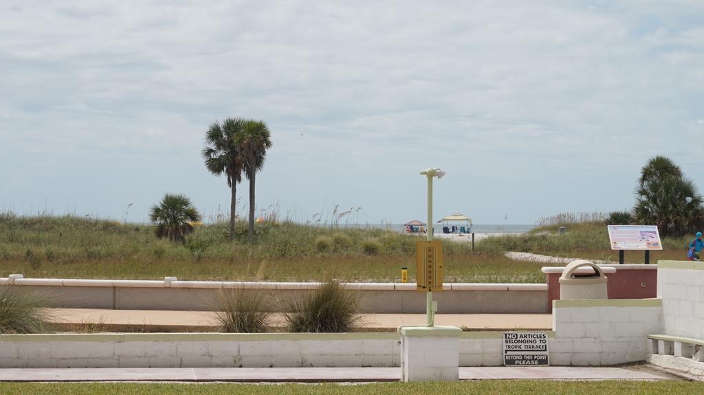 Tropic Terrace Of Treasure Island Hotel St. Pete Beach Exterior foto