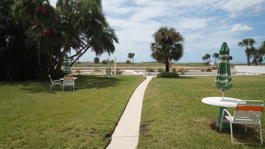 Tropic Terrace Of Treasure Island Hotel St. Pete Beach Exterior foto